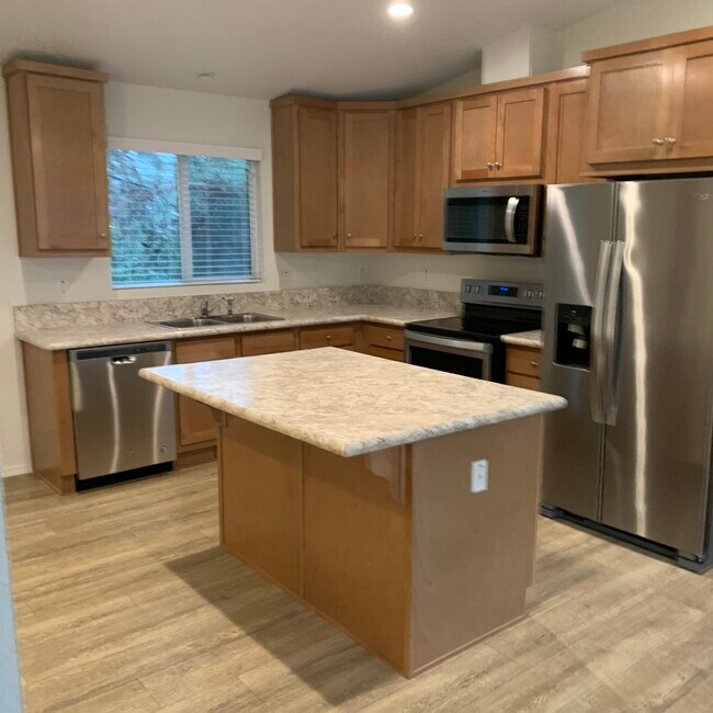 Full Kitchen with island and Nook - 2465 Melru Ln