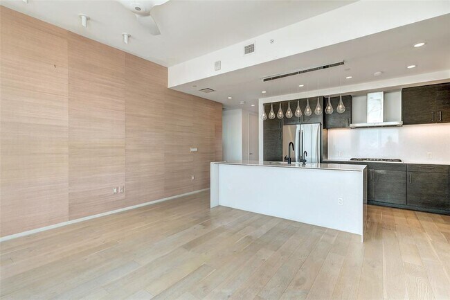 Building Photo - 301 West Ave