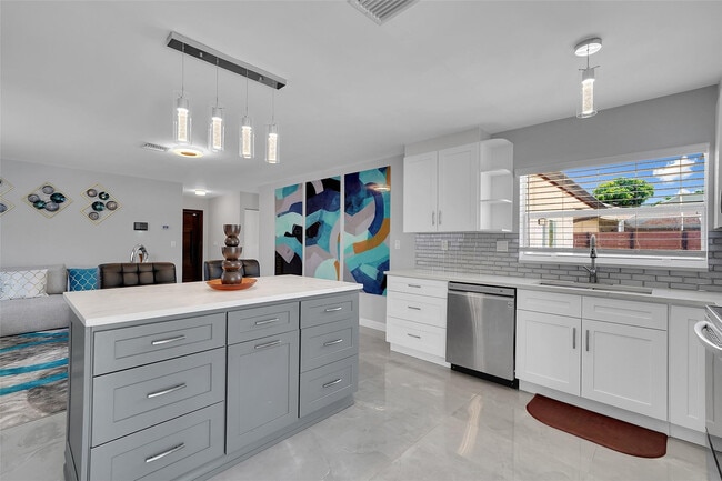 Building Photo - 7506 SW 7th Ct