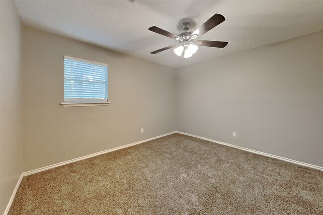 Building Photo - 12311 Oak Park Dr