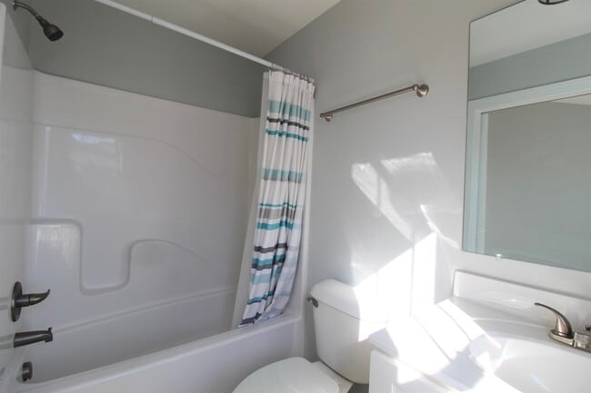 Building Photo - 2646 Greenport Dr