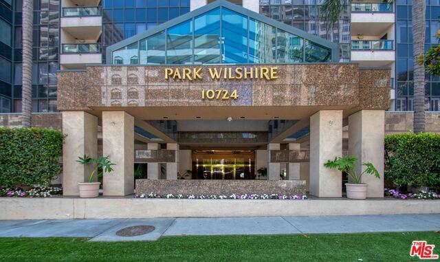 Building Photo - 10724 Wilshire Blvd