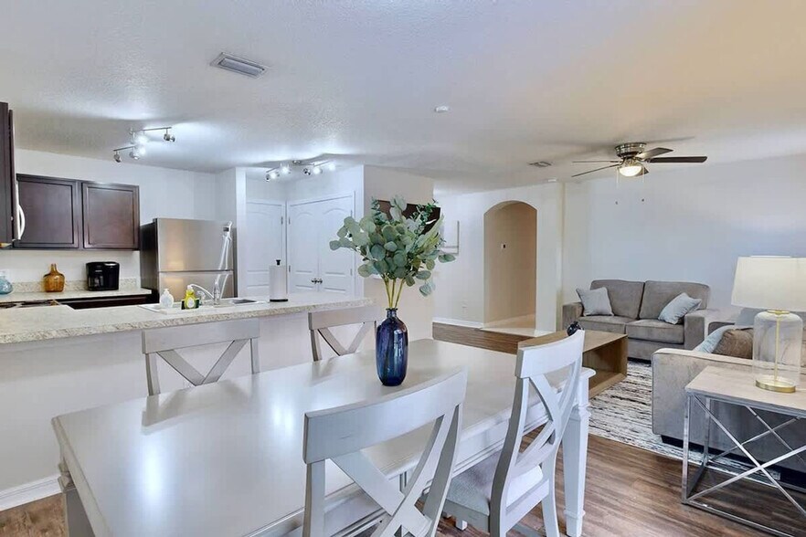 Building Photo - 6367 Enterprise Dr