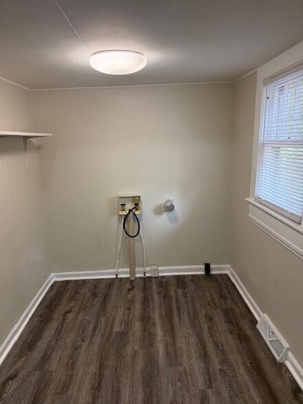 Building Photo - 3844 Green Point Dr