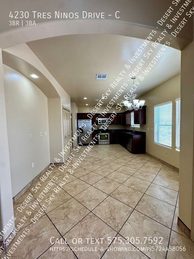 Building Photo - 4230 Tres Ninos Dr