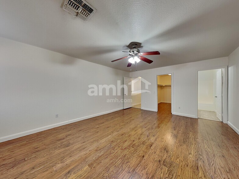 Building Photo - 2444 E Gleneagle Dr