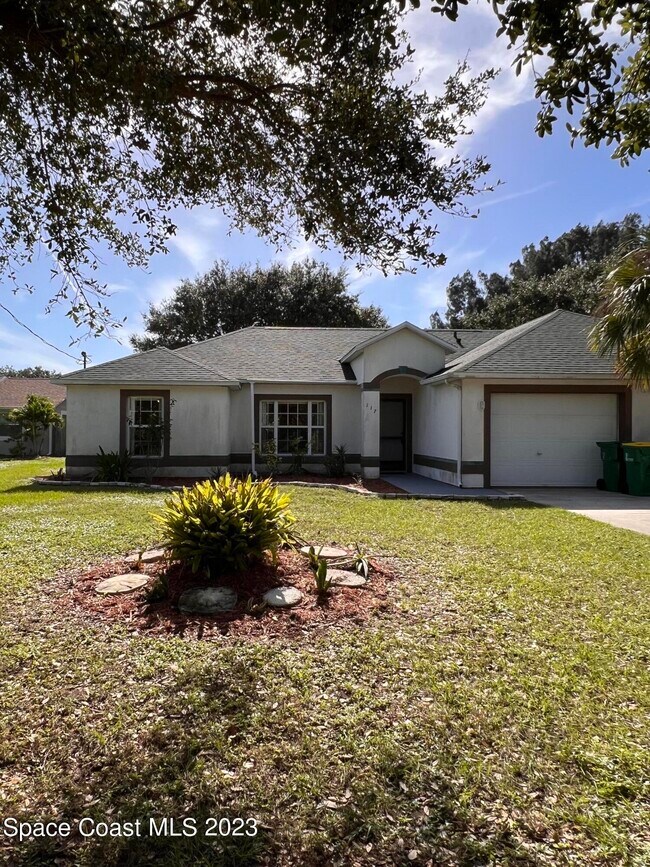 Primary Photo - 117 Gator Dr