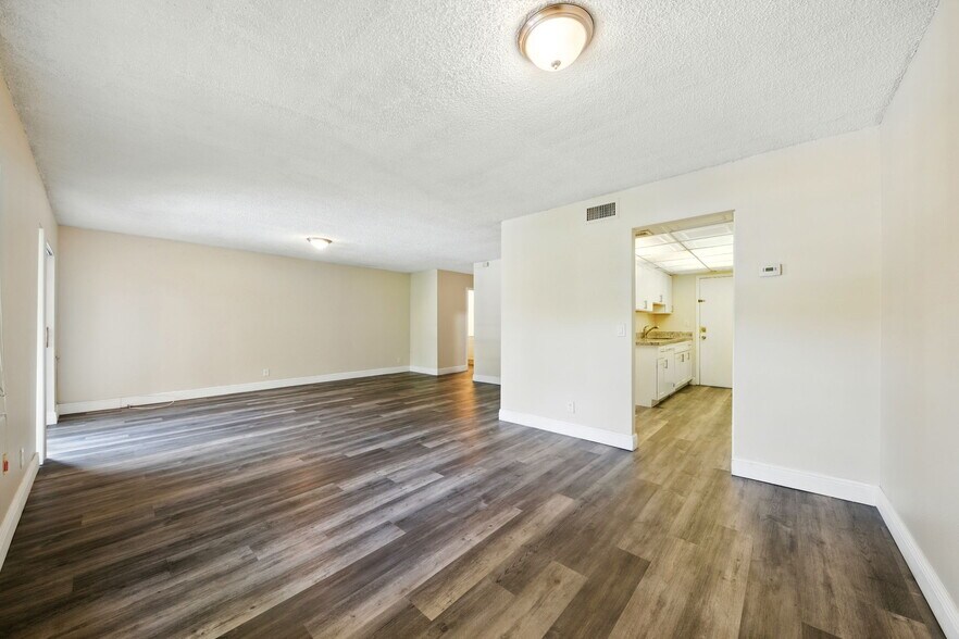 Building Photo - 17901 NW 68th Ave