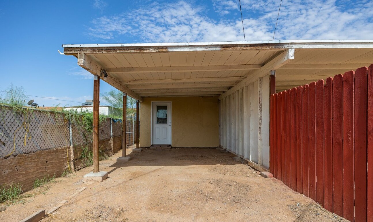 Building Photo - 516 N Roosevelt Ave