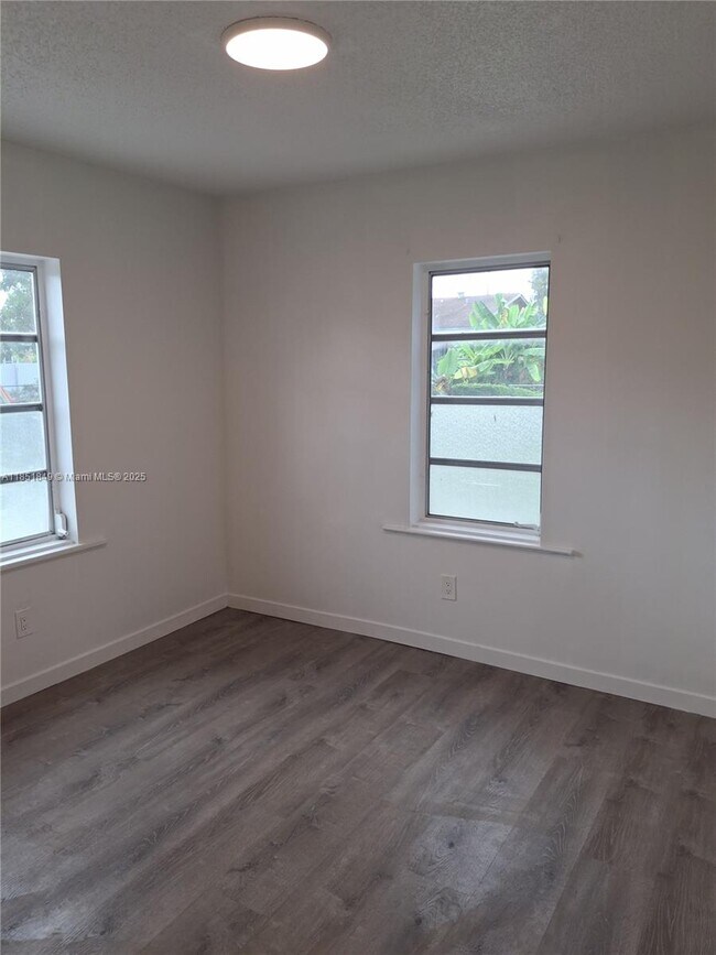 Building Photo - 1260 NW 45th St