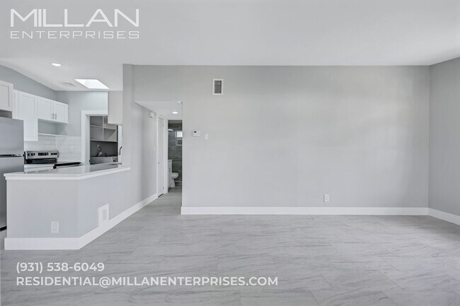 Building Photo - 325 Capri Blvd
