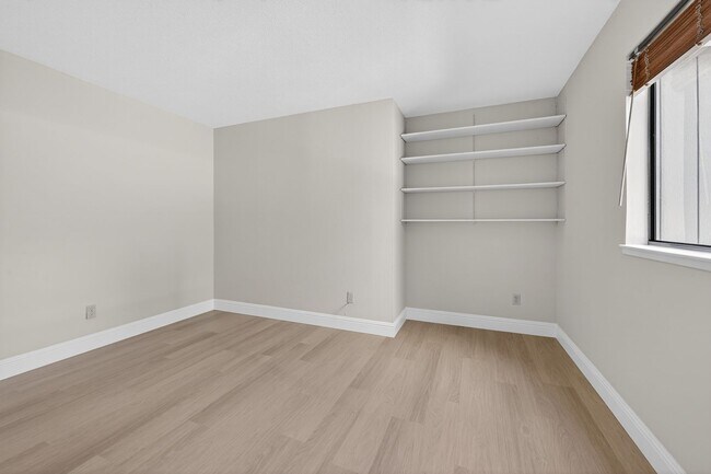 Building Photo - Newly Renovated 3/2.5 bath End-Unit Townhome with Vaulted Ceilings – Minutes to I-680 & Downtown!