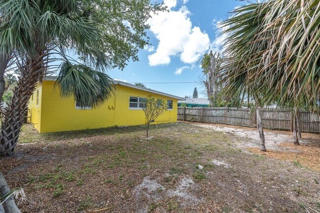 Building Photo - 333 72nd Ave