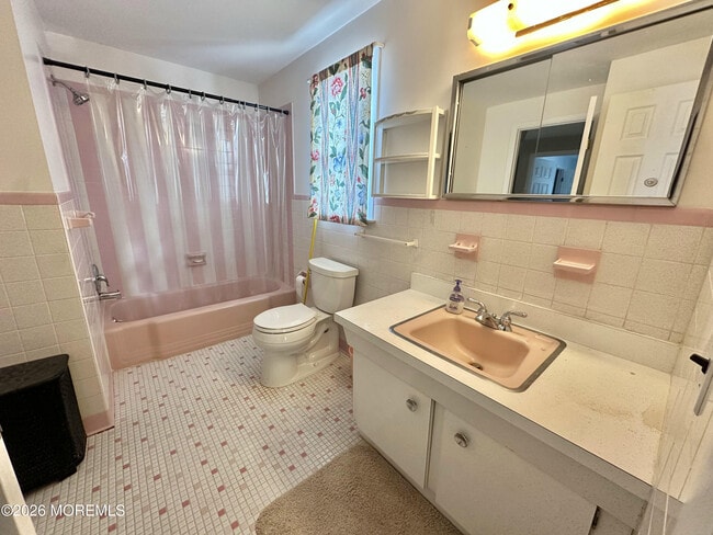 Building Photo - 382 W Park Ave