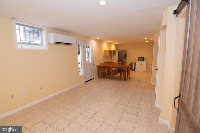 Building Photo - 404 Talahi Rd SE