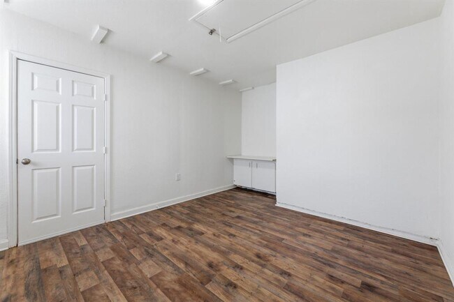Building Photo - 6601 Stonleigh Pl