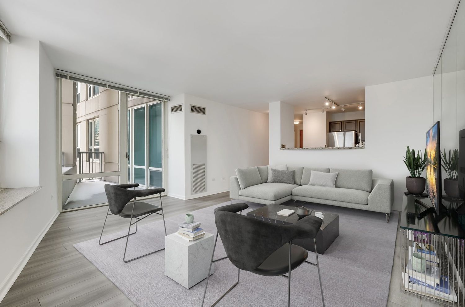 Building Photo - 345 N La Salle Dr