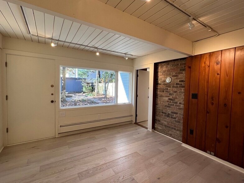 Building Photo - 9 Bowdoin St