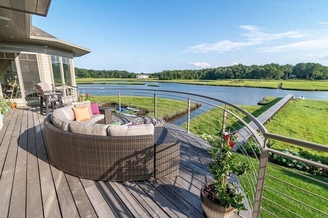 Building Photo - 67 Border St