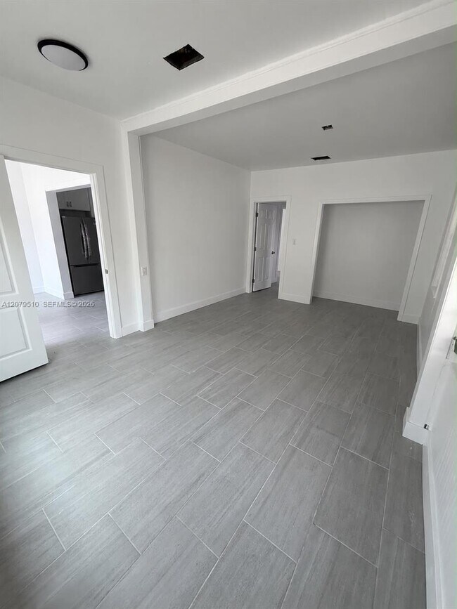 Building Photo - 1154 NW 34th Ave