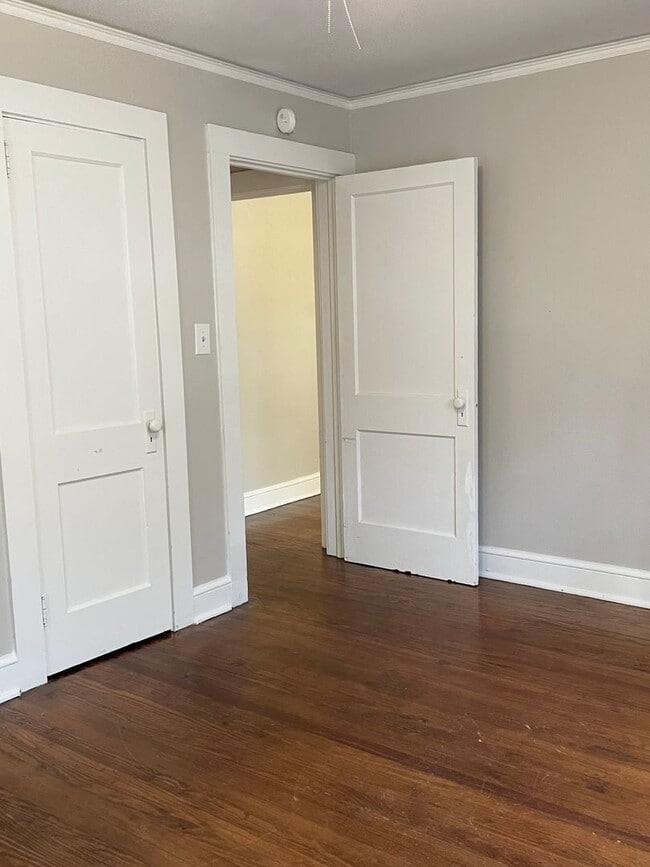 Building Photo - Adorable 2 Bedroom & 1 Full Bath Bungalow ...