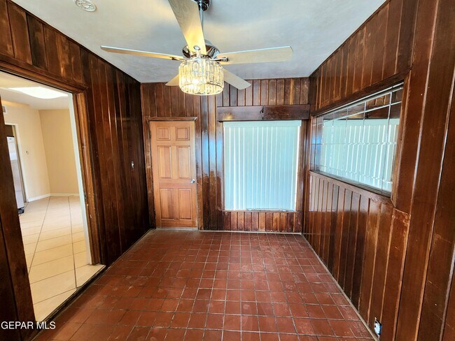 Building Photo - 3431 Aurora Ave