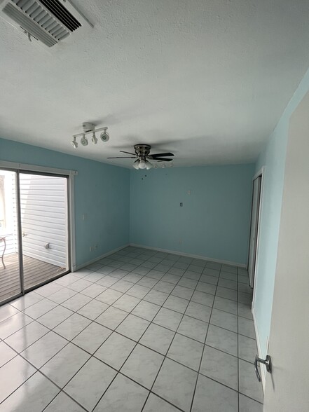 Building Photo - 11554 Thurston Way