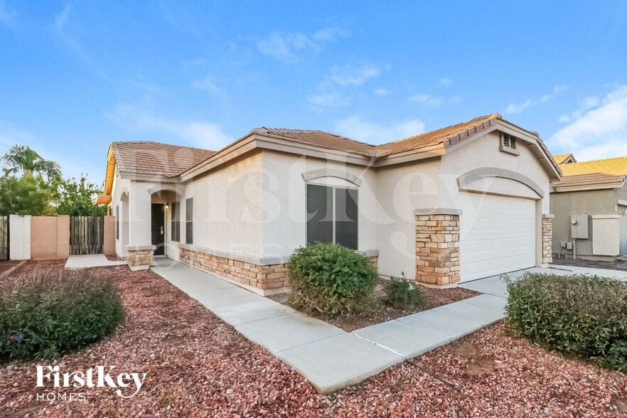 Building Photo - 601 W Elm Ln