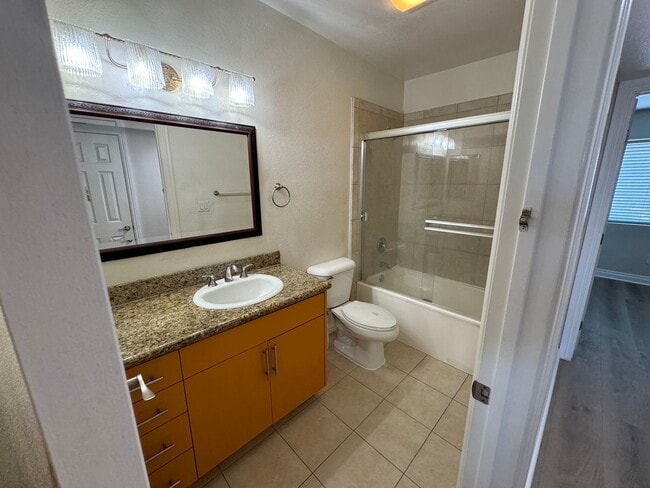 Building Photo - Galleria  Town Homes 2 Bedroom 1.5 Bath in...