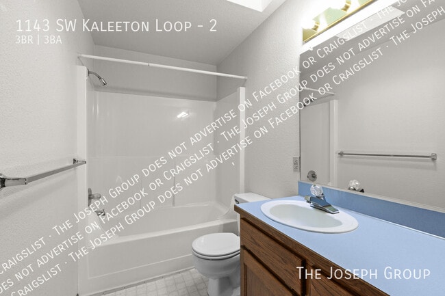 Building Photo - 1143 SW Kaleeton Loop