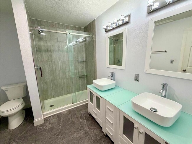 Building Photo - 2540 Dartmouth Ave N