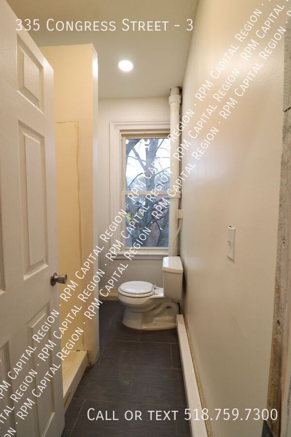 Building Photo - 335 Congress St