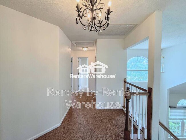 Building Photo - 601 Whisper Walk