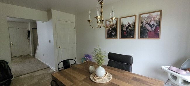 Building Photo - 3 Bedroom 1.5 bathroom townhome-Eastpointe...