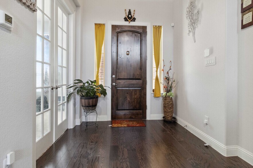 Building Photo - 566 Westwood Way Dr