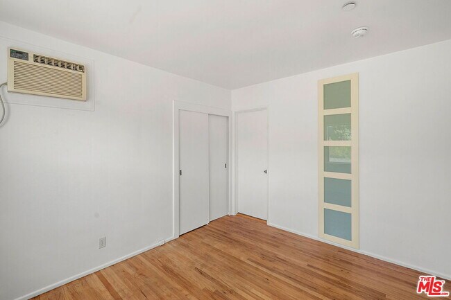 Building Photo - 2231 Laverna Ave