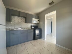 Building Photo - 3208 Louisiana Ave