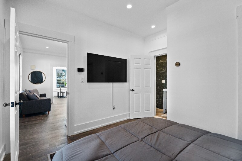 Building Photo - 2009 W Dekle Ave