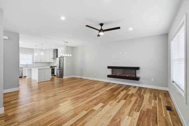 Building Photo - 7 Elise Ave