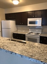Building Photo - The Oaks Apartments