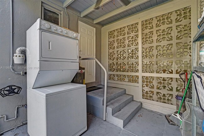 Building Photo - 529 NW 8th St