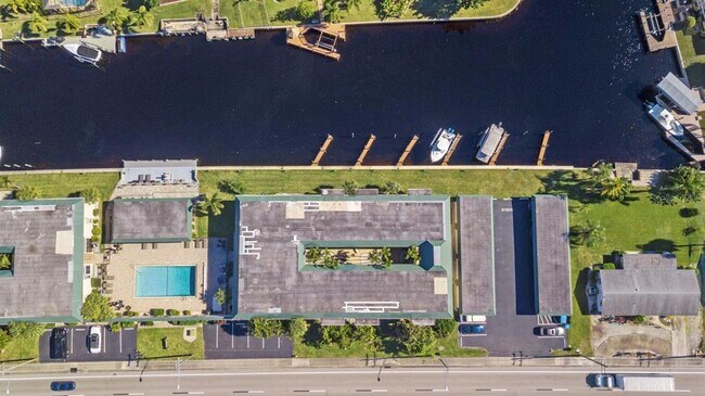 Building Photo - 3905 Del Prado Blvd S