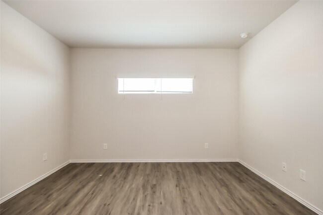 Building Photo - 15242 Estrella Rd W