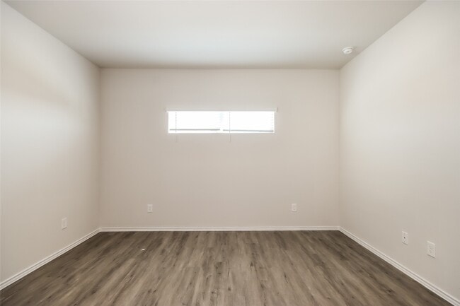 Building Photo - 15319 Estrella Rd W