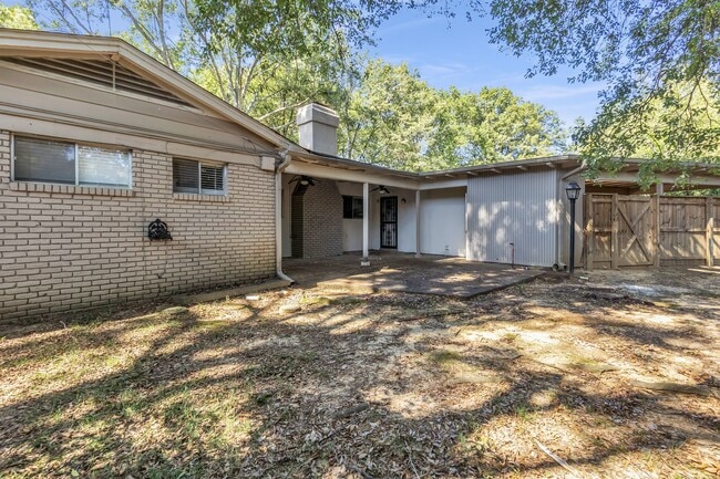 Building Photo - 1130 Wheaton St