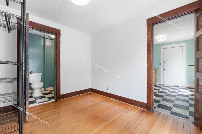 Building Photo - 113-02