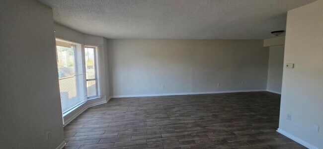 Building Photo - 5265 Chatfield Dr