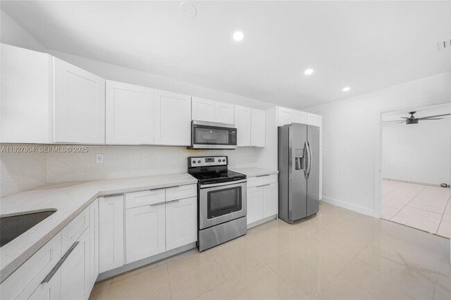 Building Photo - 2318 Scott St