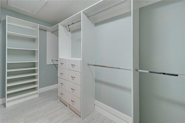Building Photo - 8760 Azalea Ct