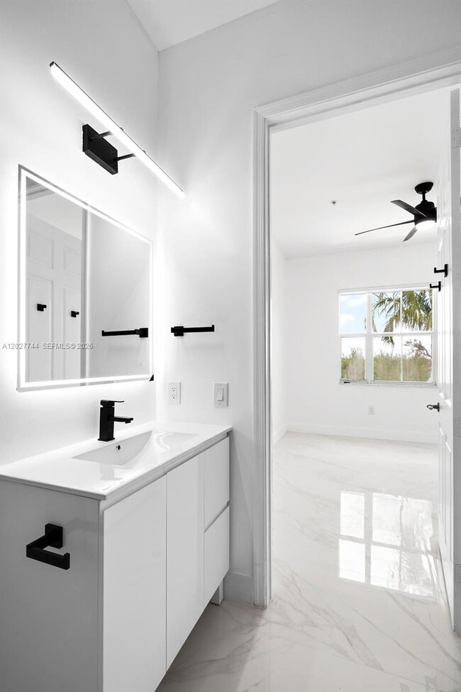 Building Photo - 4404 SW 160th Ave